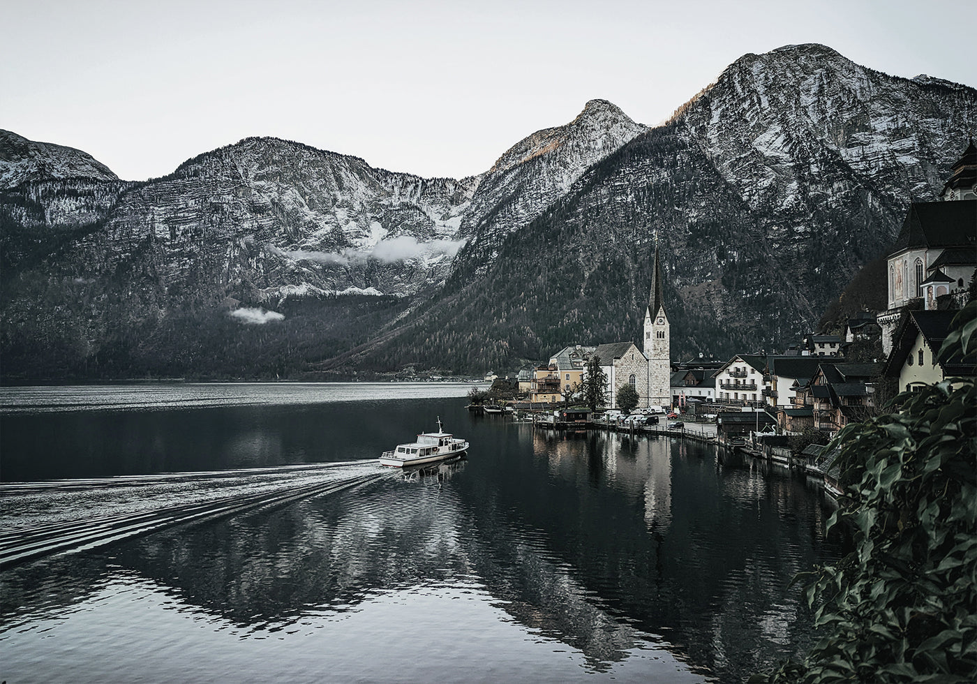 Serene Mountain Village Reflection Plakat