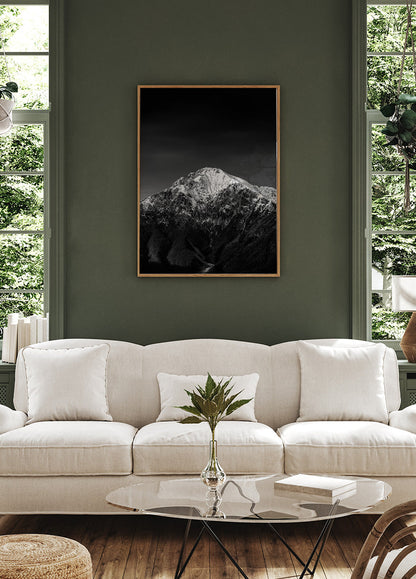 A Large Snow-Capped Mountain Portrait Plakat