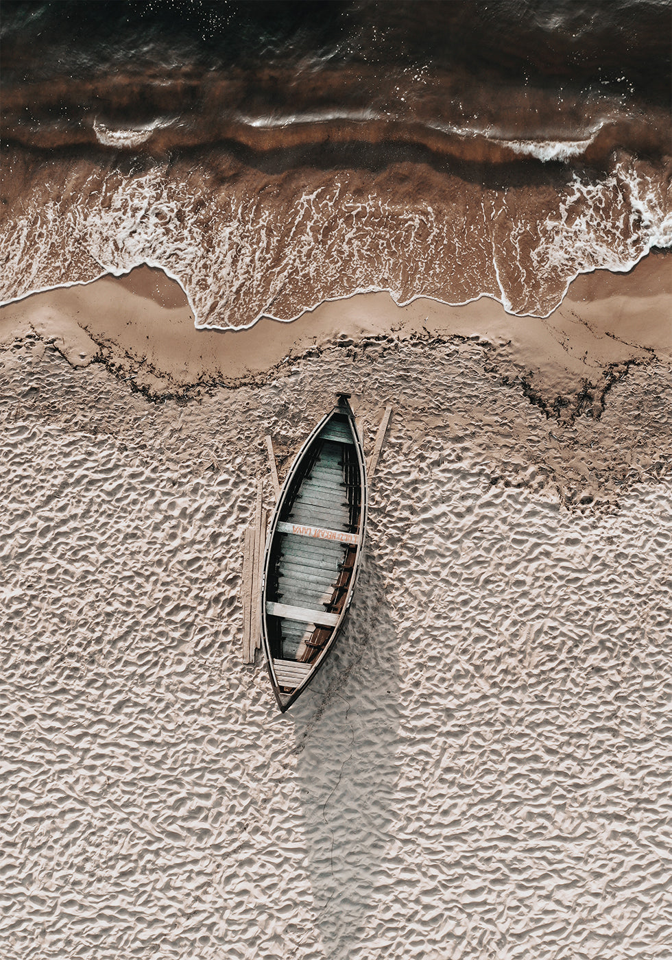 Boat On Beach Plakat - Posterbox.dk