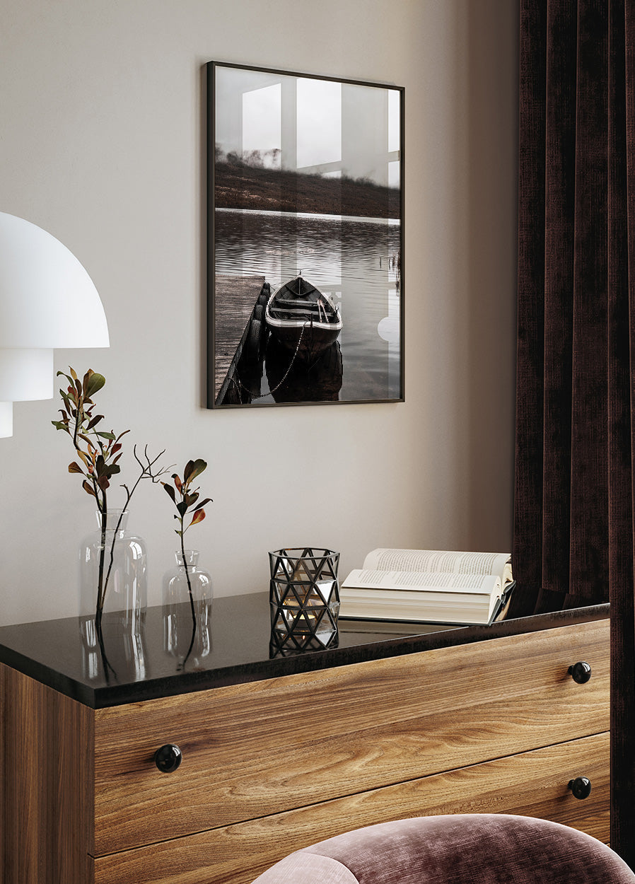 Boat In A Lake Near The Mountains Plakat - Posterbox.dk