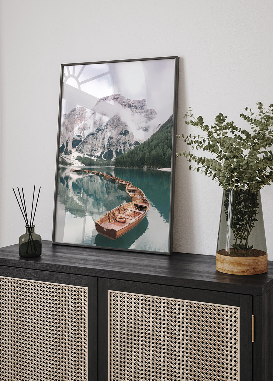Boats At Braies Lake Plakat - Posterbox.dk