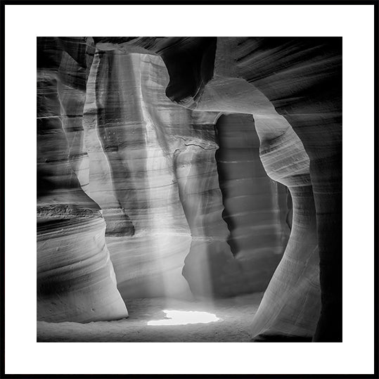 MONOCHROME ANTELOPE CANYON Gorgeous Lightbeam Plakat