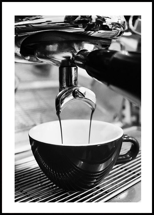 Pouring Espresso Coffee Into a Cup B&W Plakat - Posterbox.dk