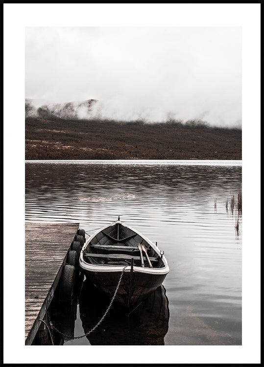 Boat In A Lake Near The Mountains Plakat - Posterbox.dk