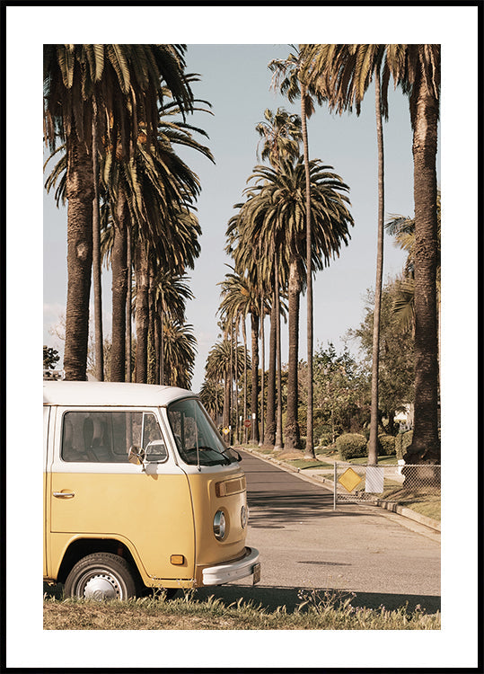 Vintage Yellow Van Among California Palm Trees Plakat - Posterbox.dk