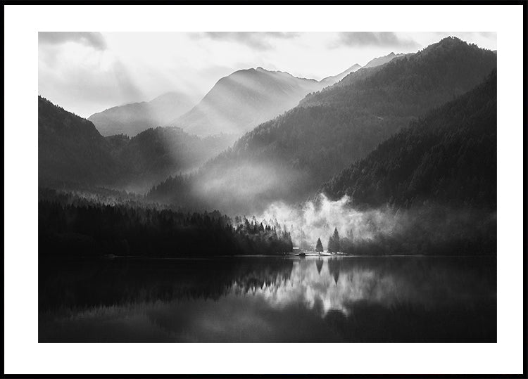 Foggy Shore of A Mountain Lake Plakat - Posterbox.dk