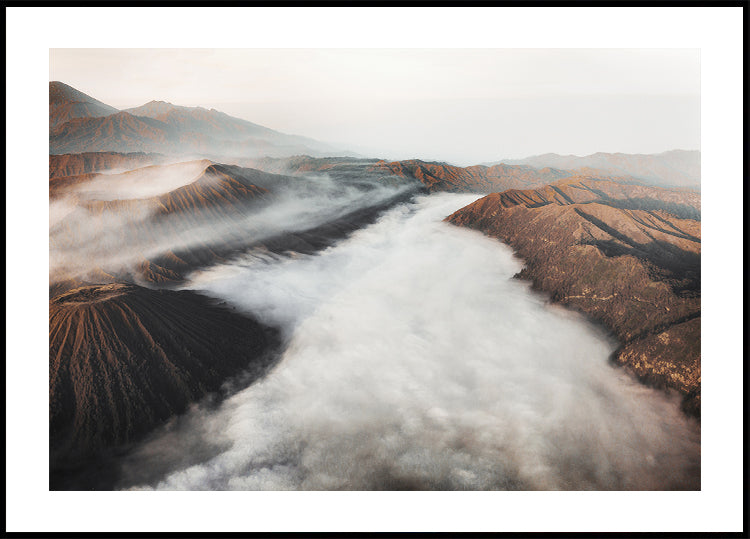 Mystical Gunung Bromo: A Serene Volcano in the Mist Plakat