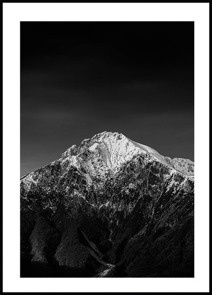 A Large Snow-Capped Mountain Portrait Plakat