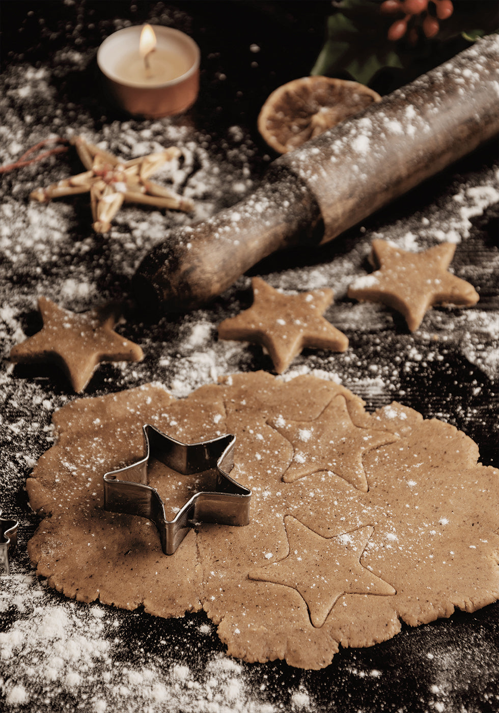 Festive Gingerbread Baking Scene Plakat