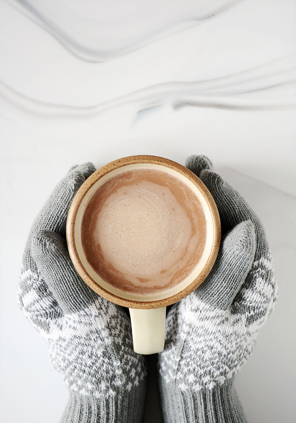 Cozy Mittens and Hot Chocolate Plakat