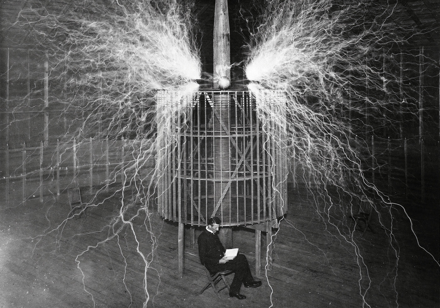 Nikola Tesla Electricity in Lab Plakat - Posterbox.dk
