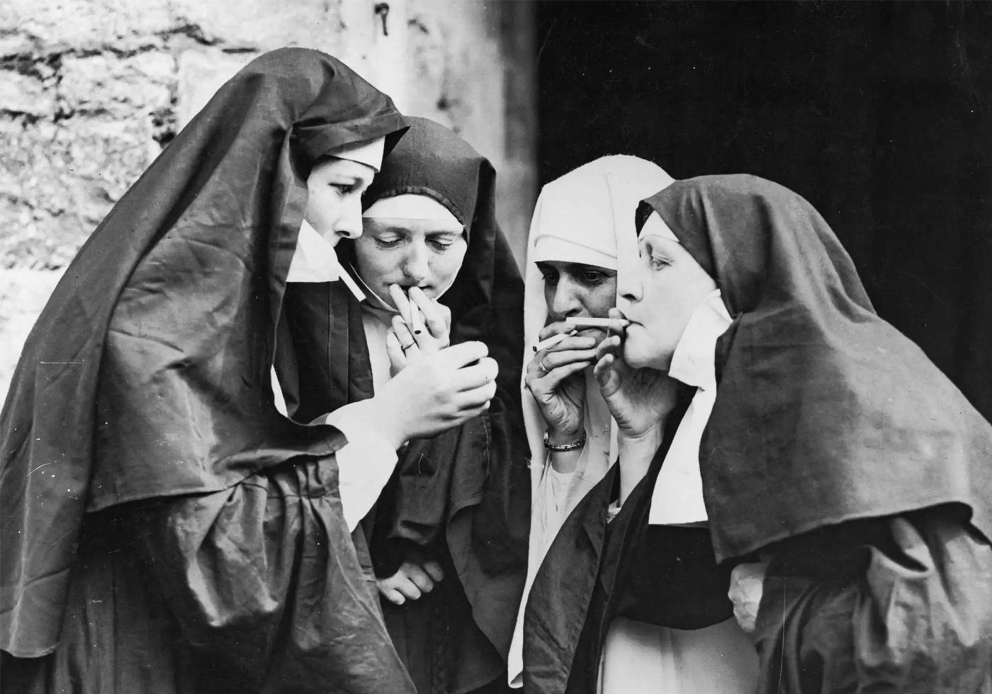 Nun Smoking Plakat - Posterbox.no