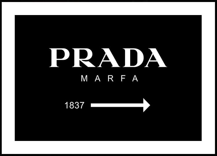 Prada Marfa Directional Plakat - Posterbox.dk