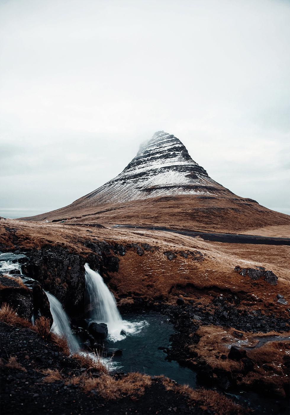 Kirkjufell Mountain and Waterfalls Plakat - Posterbox.dk