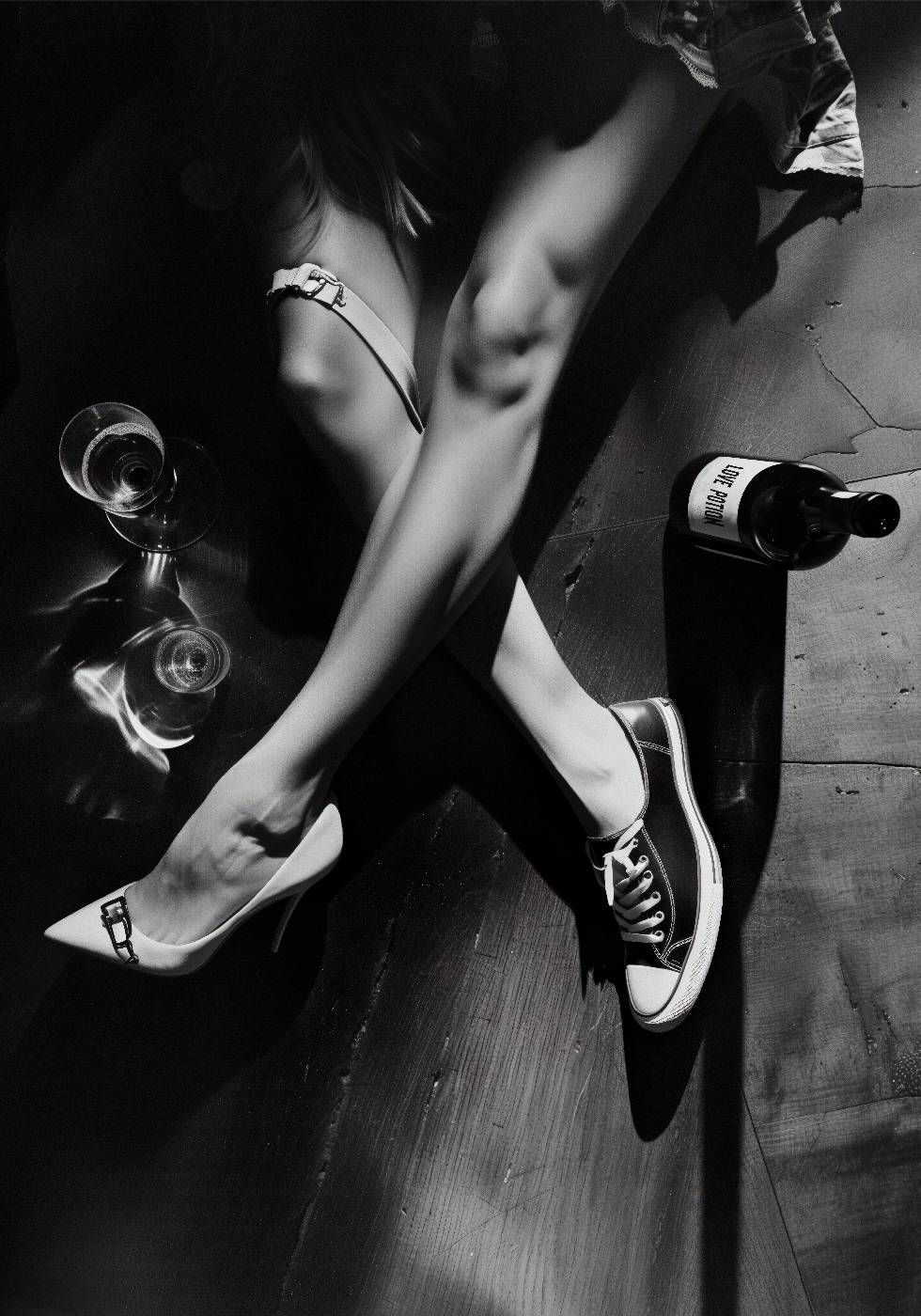 Woman Drinking Wine Elegant Urban Plakat - Posterbox.dk