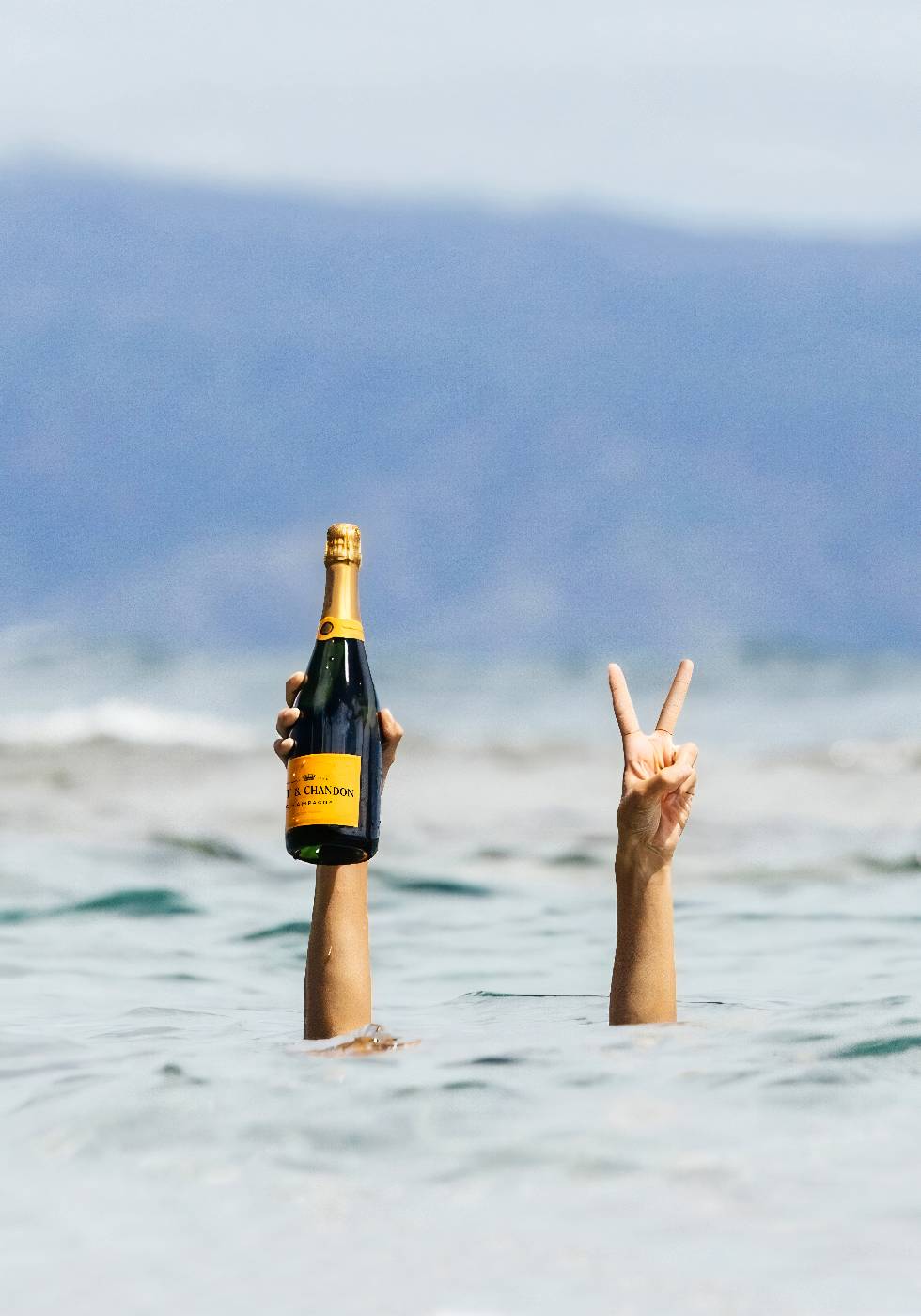 Woman With Wine in Beach Plakat