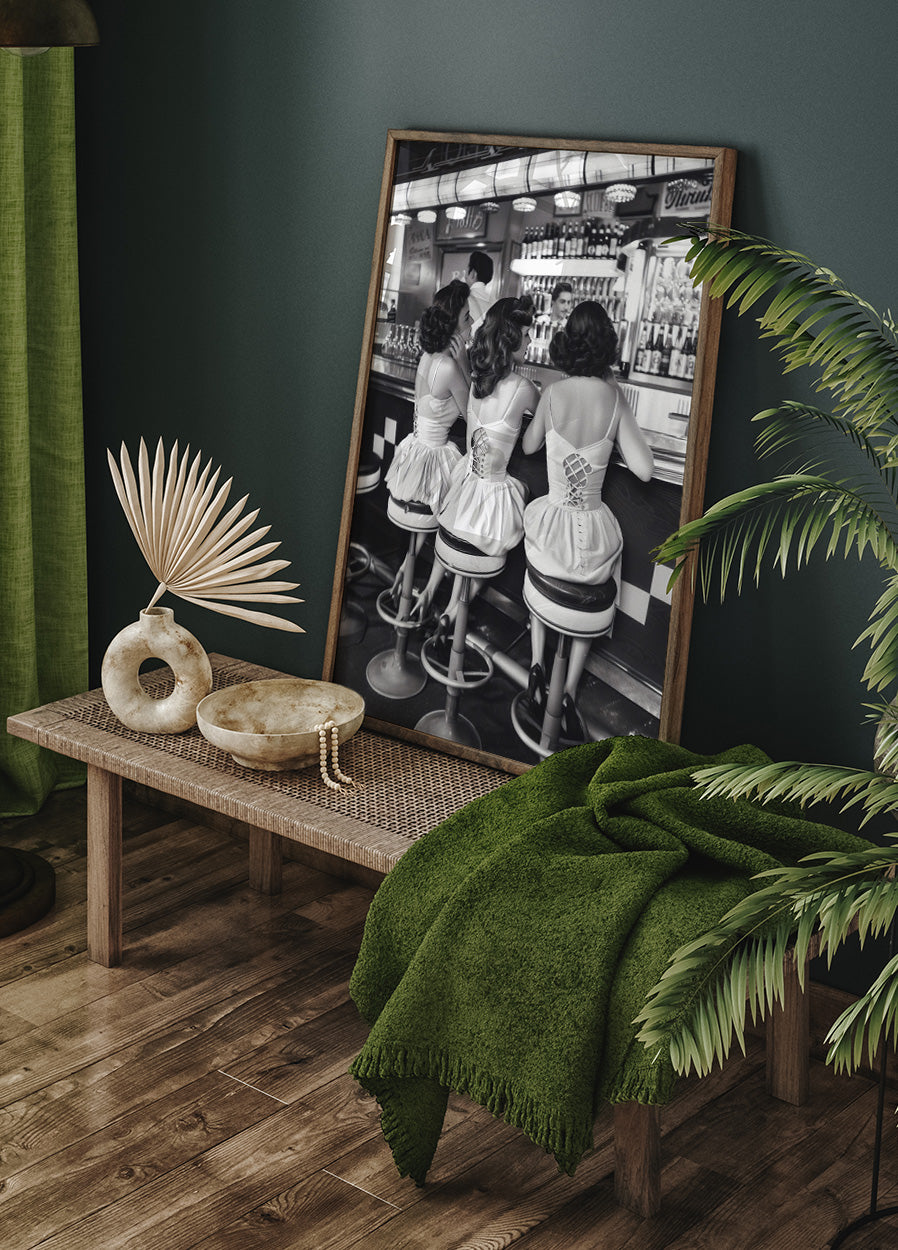 Women Drinking At Bar Wall Art Plakat - Posterbox.dk