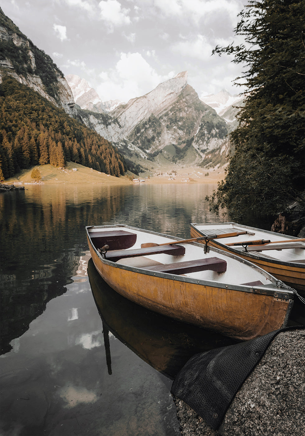 A Boat in a Mountain Lake Plakat