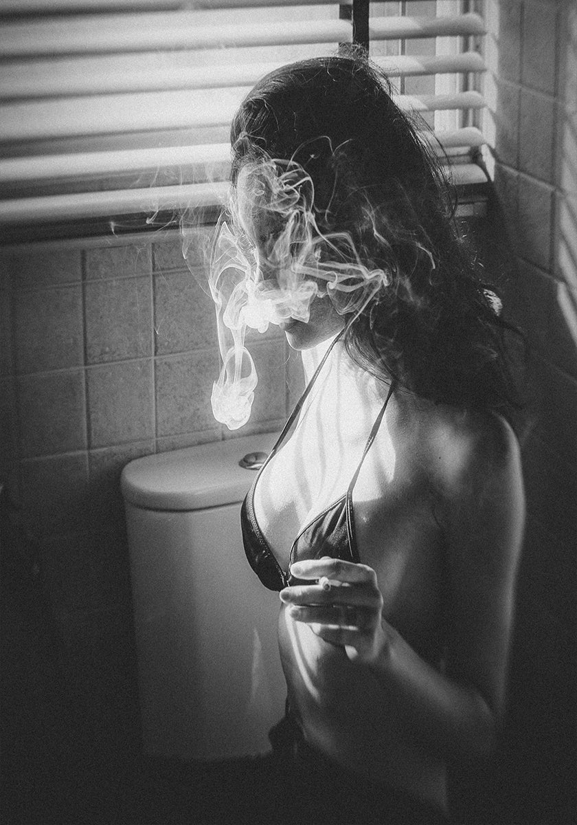 Whispers in Smoke Plakat - Posterbox