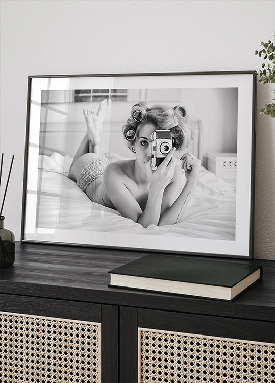 A chick, a click, and a curl Plakat - Posterbox