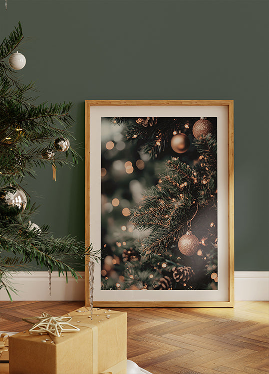 Christmas Tree with Golden Lights Plakat - Posterbox.dk