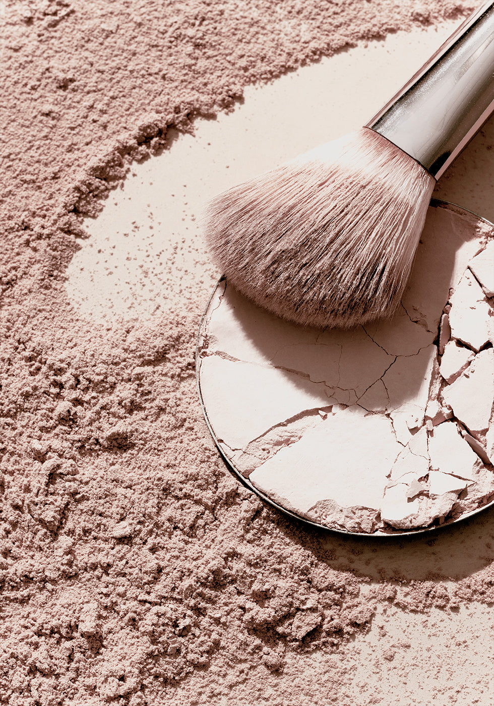 Crushed Compact Powder, Soft Brush Flatlay Plakat - Posterbox.dk