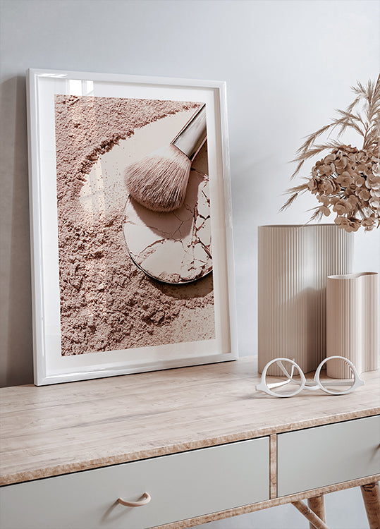 Crushed Compact Powder, Soft Brush Flatlay Plakat - Posterbox.dk