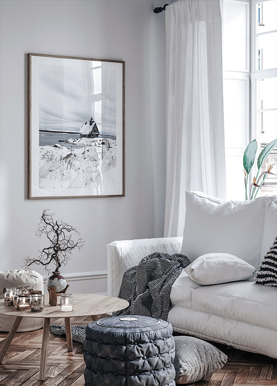 Isolated Winter Cabin by the Frozen Lake Plakat - Posterbox.dk