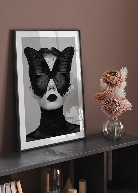 Lady with Black Butterfly Mask Plakat - Posterbox.dk
