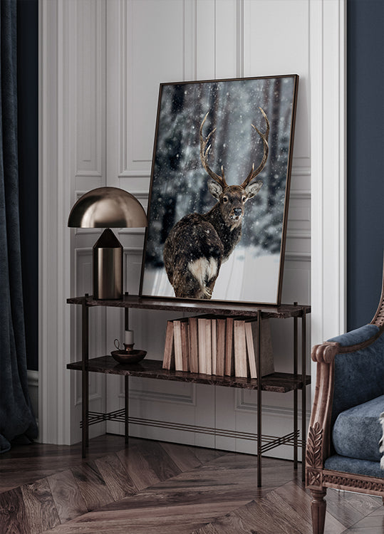 Majestic Deer in Snow Plakat - Posterbox.dk