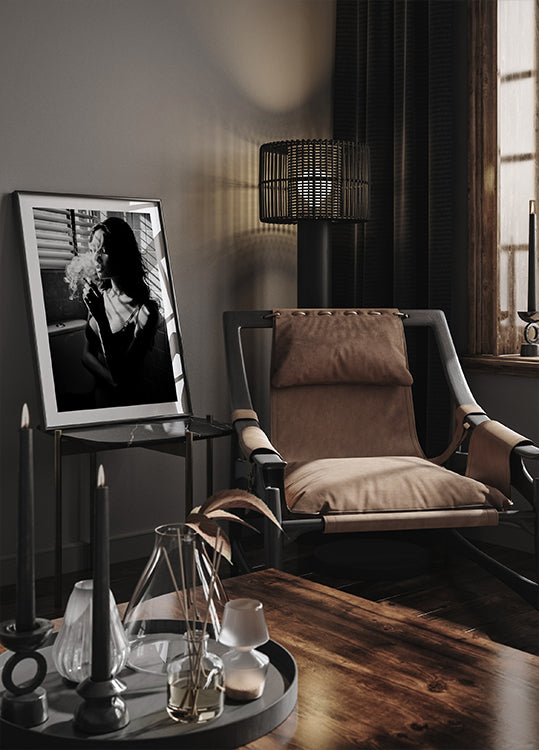 Woman in Light and Shadow Plakat - Posterbox.dk