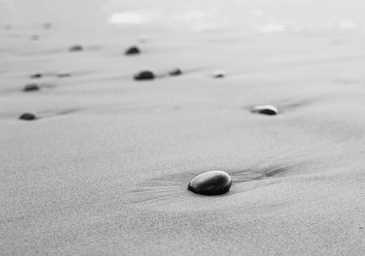 Small Stones On The Beach Plakat - Posterbox.dk